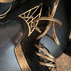 Black and gold Sexy platform sandal